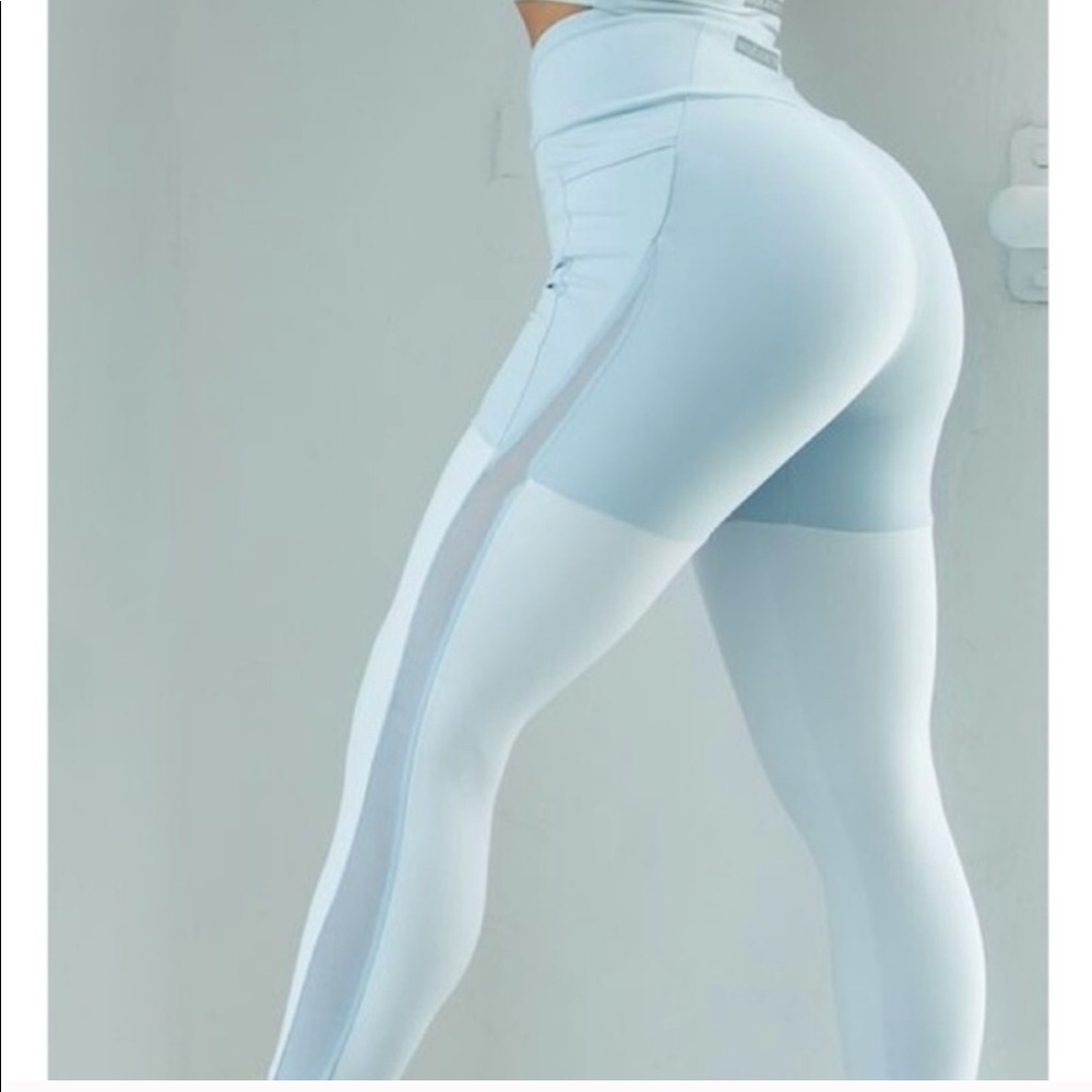 Gymshark x Nikki B dynamic legging.